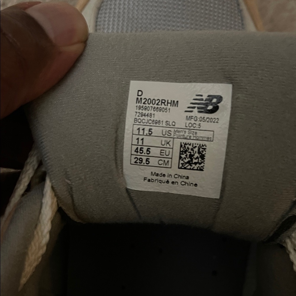 New Balance 2002R Men's Beige and Gray Sneakers 👟 - Picture 7 of 7